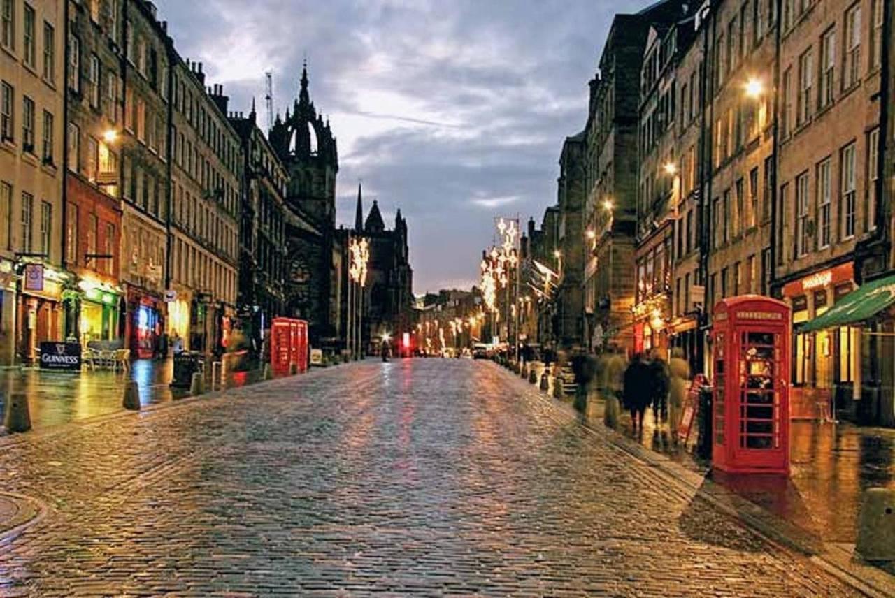 *Amazing Location!*In Heart Of The City. 2Br & Cot, Edinburgh