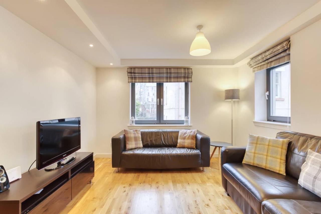 *Amazing Location!*In Heart Of The City. 2Br & Cot — Photos 1
